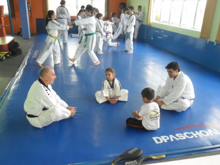 Camila, seus amiguinhos e o Mestre Carlos Negrão.